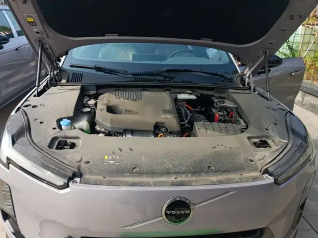 Volvo XC70 Plug-in Hybrid — Фото автомобиля 19