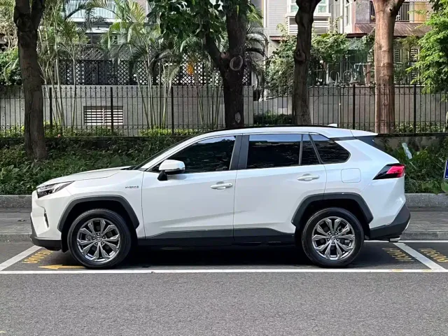 Toyota RAV4 — Фото автомобиля 16