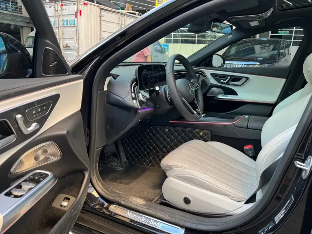 Mercedes-Benz E-Class — Фото автомобиля 3