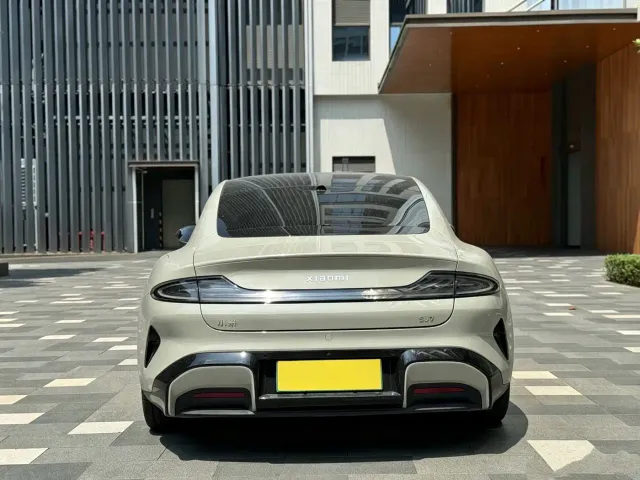 Xiaomi SU7 — Фото автомобиля 11
