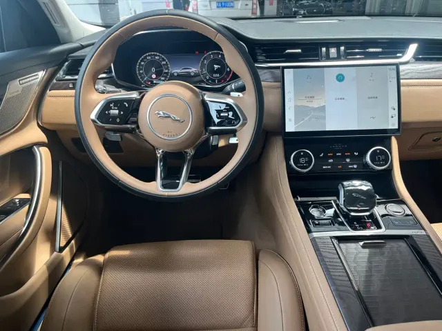 Jaguar XFL — Фото автомобиля 7