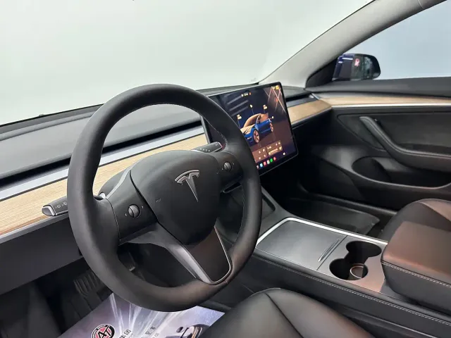 Tesla Model 3 — Фото автомобиля 14