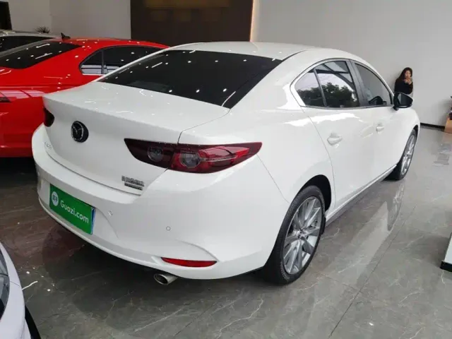 Mazda Axela — Фото автомобиля 6