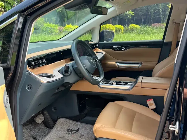 GAC Trumpchi E8 — Фото автомобиля 9
