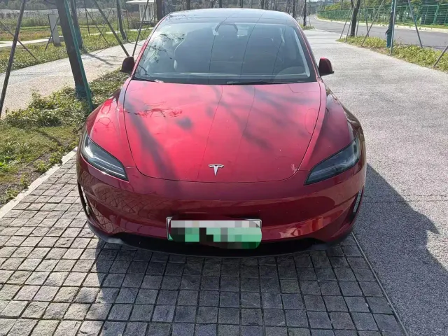 Tesla Model 3 — Фото автомобиля 2