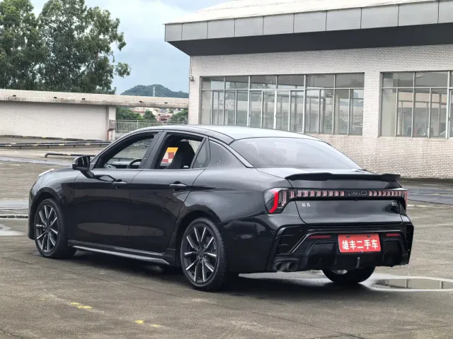 Lynk & Co 03 — Фото автомобиля 13