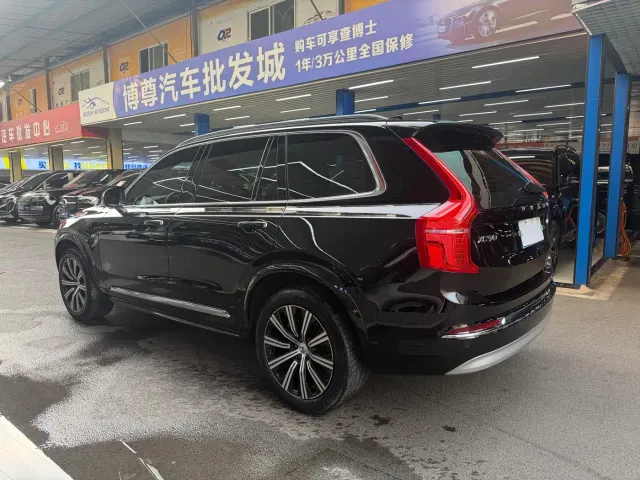 Volvo XC90 — Фото автомобиля 25