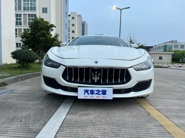 Maserati Ghibli — Фото автомобиля 3