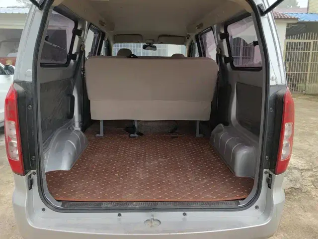 Wuling Hongguang V — Фото автомобиля 4