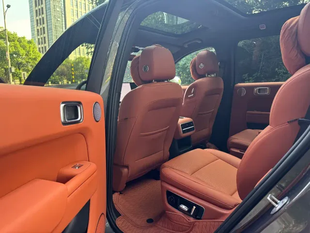 Li Auto L8 — Фото автомобиля 6