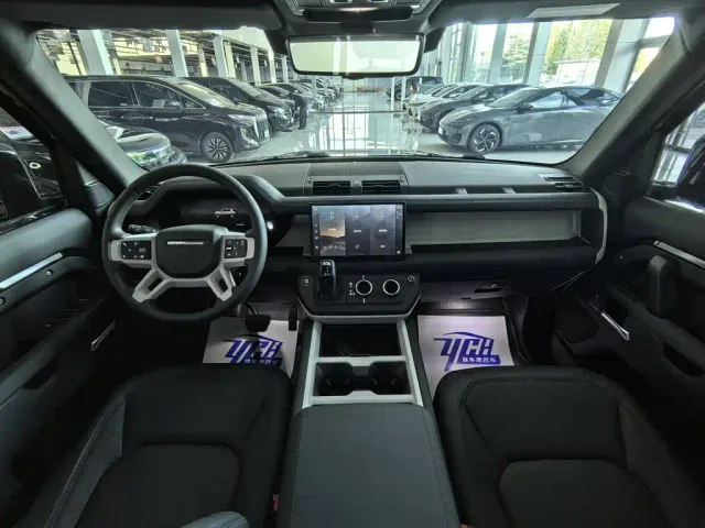 Land Rover Defender — Фото автомобиля 13