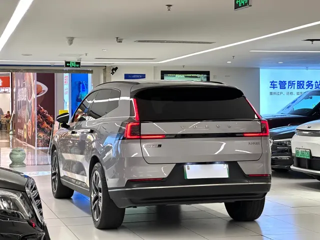 Volvo XC70 Plug-in Hybrid — Фото автомобиля 5