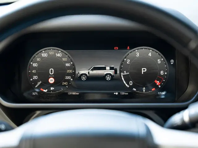 Land Rover Defender — Фото автомобиля 16