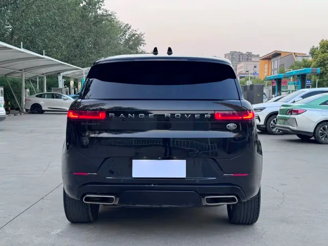 Land Rover Range Rover Sport — Фото автомобиля 3