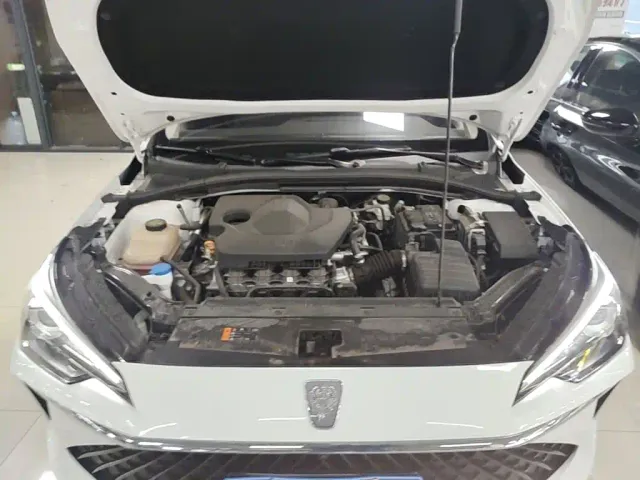 Roewe i5 — Фото автомобиля 19