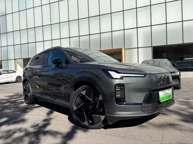 Volvo XC70 Plug-in Hybrid — Фото автомобиля 3
