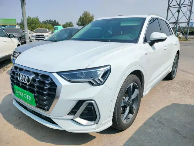 Фотография автомобиля — Audi Q3