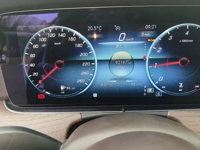 Mercedes-Benz E-Class — Фото автомобиля 4