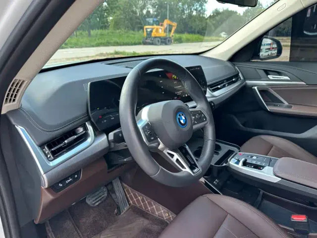 BMW iX1 — Фото автомобиля 13