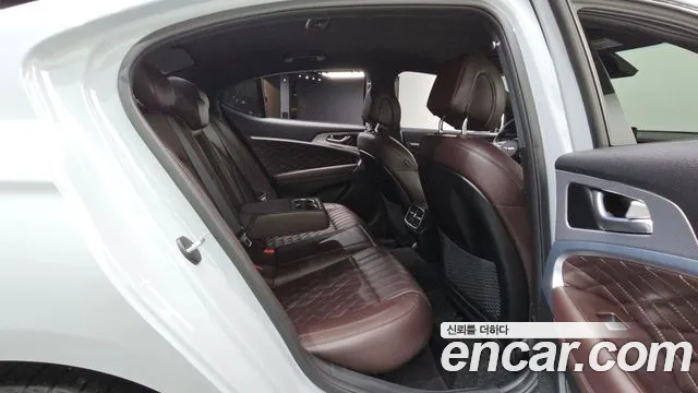 Genesis G70 — Фото автомобиля 26
