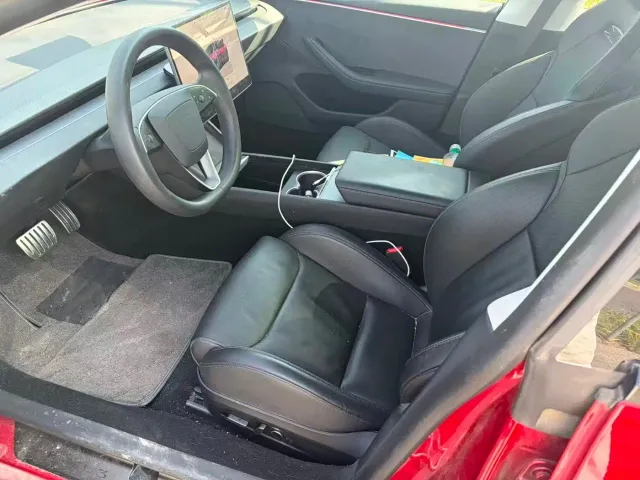 Tesla Model 3 — Фото автомобиля 3