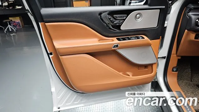 Lincoln Aviator 2nd Gen — Фото автомобиля 24