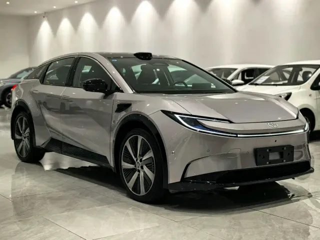 Toyota bZ5 — Фото автомобиля 3