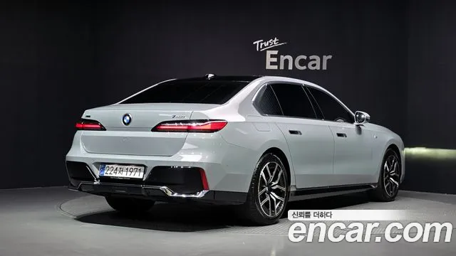 BMW 7-Series 7 серия (G70) 740i xDrive M Sport — Фото автомобиля 2