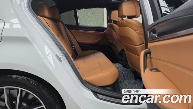 BMW 5 Series G30 — Фото автомобиля 11