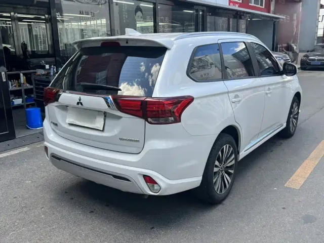 Mitsubishi Outlander — Фото автомобиля 5