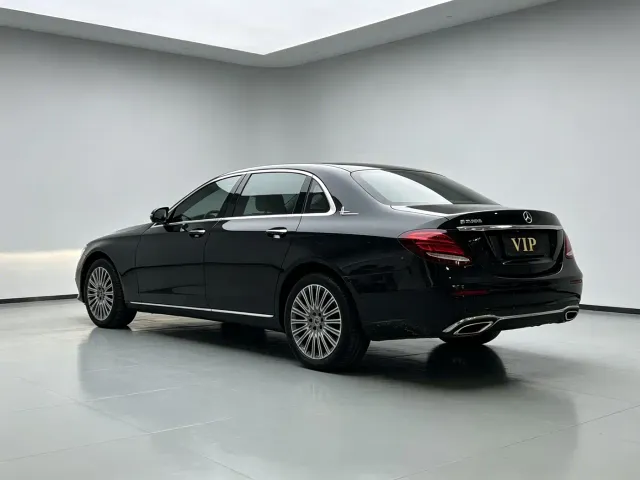 Mercedes-Benz E-Class — Фото автомобиля 13