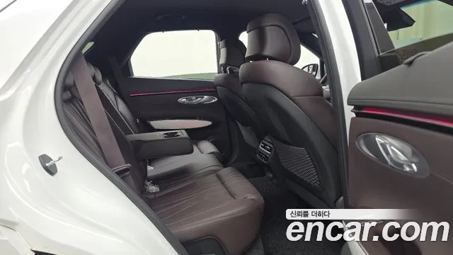 Genesis GV70 2.5T Бензин AWD — Фото автомобиля 12