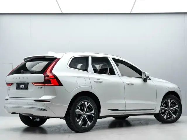 Volvo XC60 — Фото автомобиля 5