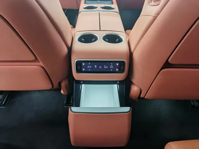 Li Auto L9 — Фото автомобиля 15