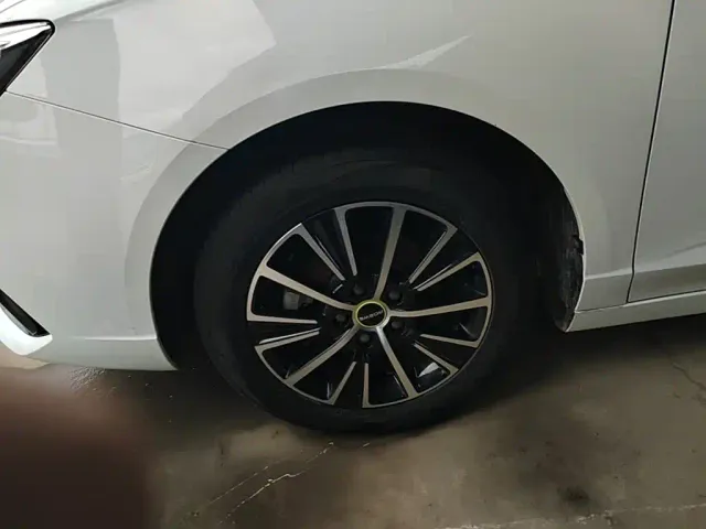 Roewe i5 — Фото автомобиля 22