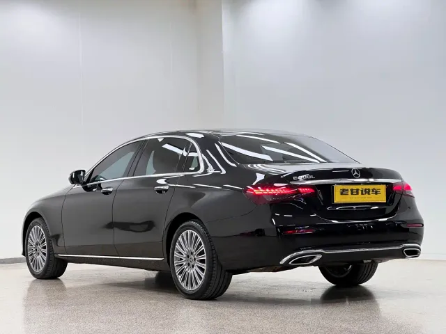 Mercedes-Benz E-Class — Фото автомобиля 5