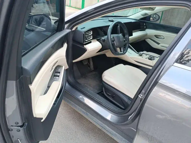 BYD Qin L — Фото автомобиля 12