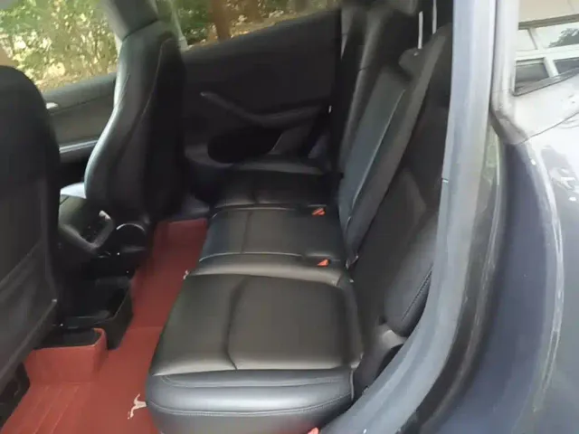 Tesla Model Y — Фото автомобиля 16