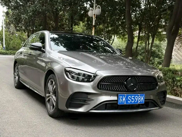 Mercedes-Benz E-Class — Фото автомобиля 3