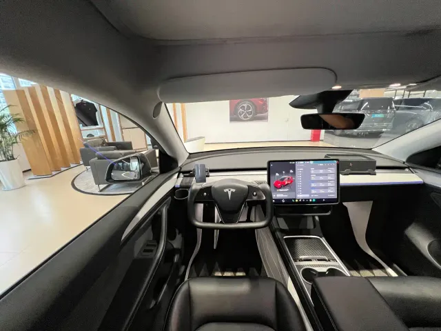 Tesla Model Y — Фото автомобиля 13