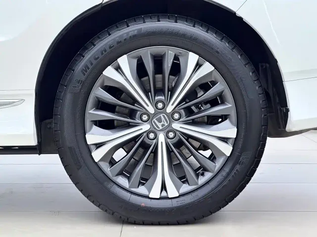Honda UR-V — Фото автомобиля 17