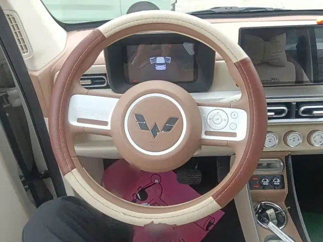 Wuling Hongguang Mini EV — Фото автомобиля 10
