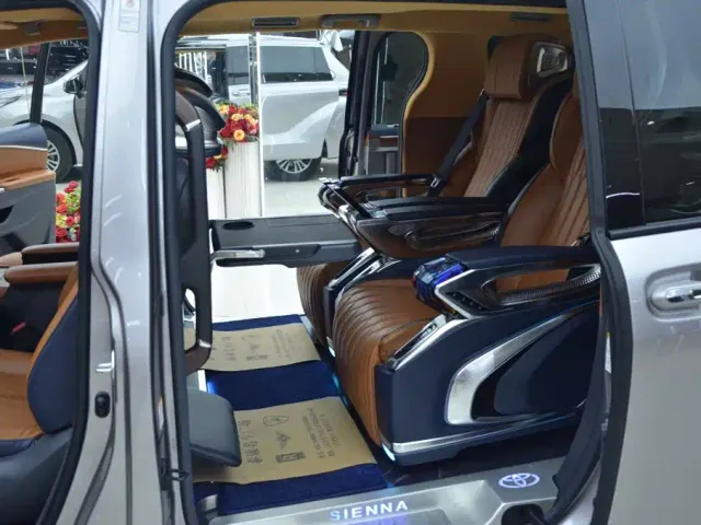 Toyota Sienna — Фото автомобиля 5