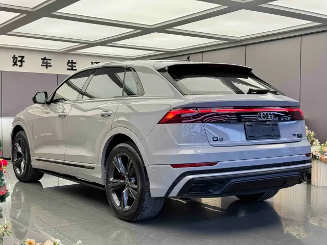 Audi Q8 — Фото автомобиля 14