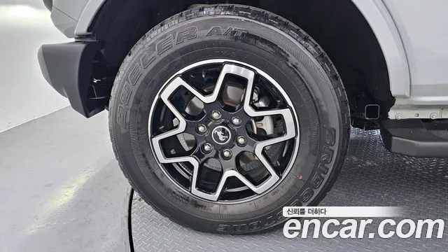 Ford Bronco — Фото автомобиля 5