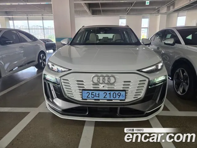 Audi Q6 e-tron — Фото автомобиля 3