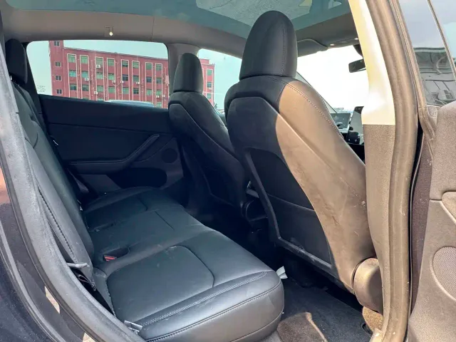 Tesla Model Y — Фото автомобиля 11
