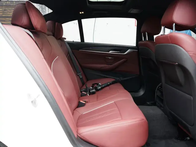 BMW 5 Series — Фото автомобиля 5