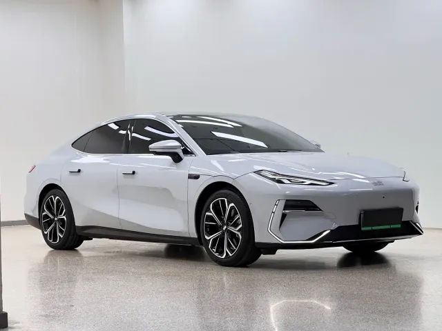 Geely Galaxy E8 — Фото автомобиля 3