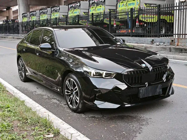 BMW 5 Series — Фото автомобиля 3